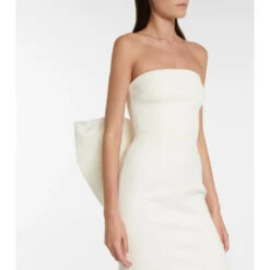 Rebecca Vallance Bridal Rosette Crêpe Gown 8 Rebecca Vallance Bridal Rosette Crêpe Gown -REBECCA VALLANCE Sales unnamed file 978